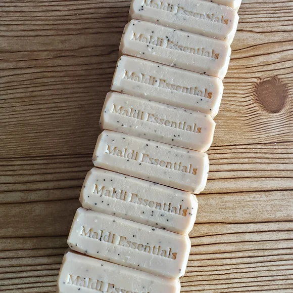 (2) Poppy Seed Bar Body Soaps w/ Poppy Seeds - Picture 4 of 5